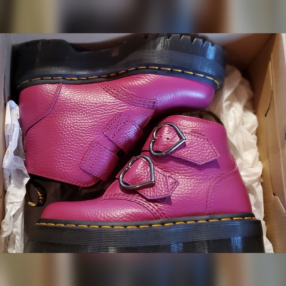 Dr. Martens Devon Heart Fuchsia Platform boots Sz. 5